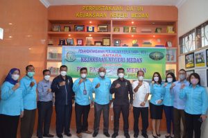 Walikota Minta Jangan Ada Pungli, Kejari-PUD Pasar Tanda Tangani MoU