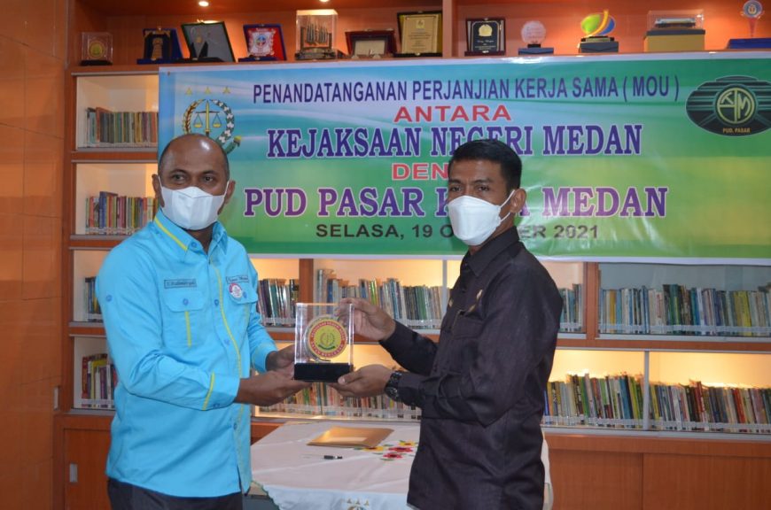 Walikota Minta Jangan Ada Pungli, Kejari-PUD Pasar Tanda Tangani MoU 3 MoUu