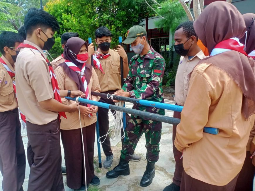 Peringati Sumpah Pemuda, TNI Latih Pramuka Di Perbatasan Papua 2 TNI 1 1