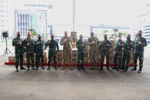 TNI AD Terima Bantuan APD Dari US Army