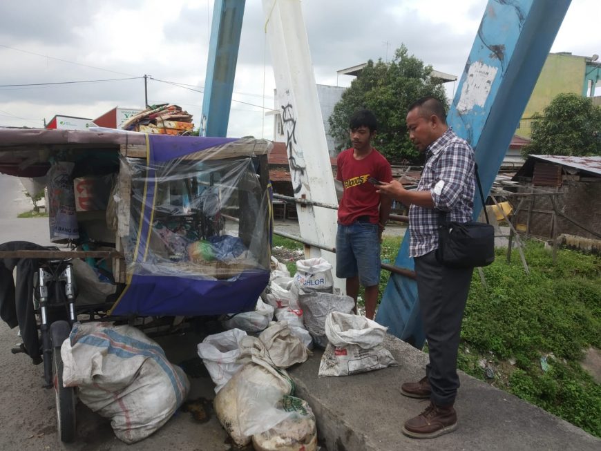 Kurangi Pencemaran Sungai Deli, Pemko Medan Tampung Sampah di Jembatan