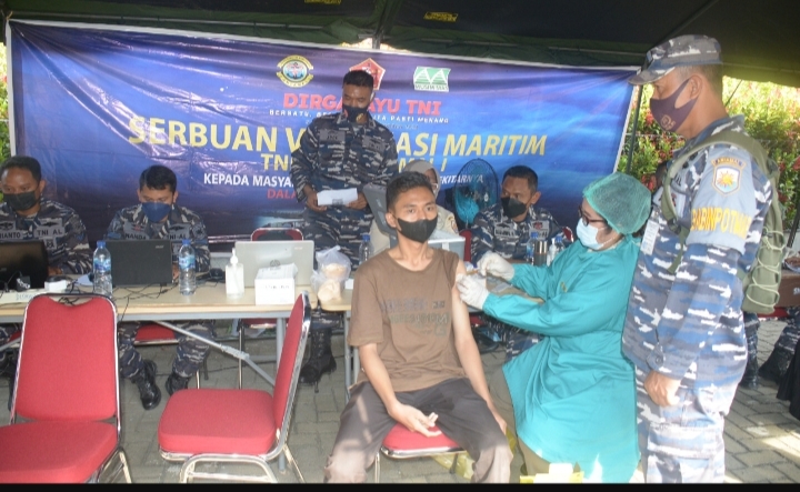 Tim Vaksinasi Lantamal I Tuntaskan Vaksin Kedua Kepada Masyarakat Sekitar KIM Medan