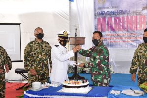 Danlantamal I Potong Tumpeng Tandai Peringatan HUT Marinir ke-76