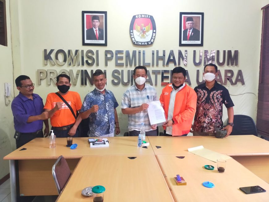 Partai Buruh Sumut Serahkan SK Kepengurusan ke Ketua KPU Sumut