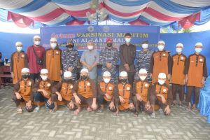 Santri Pesantren Salafiyah Luqmanul Hakim Dapatkan Vaksin dari Lantamal I
