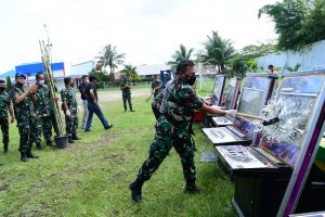 Lantamal I dan Polres Pelabuhan Belawan Musnahkan Barang Bukti Mesin Judi