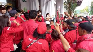 Dua Kader PDIP Masing-masing Divonis 10 Bulan, Diwarnai Aksi Unjuk Rasa