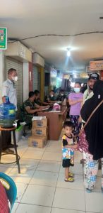 Kacab I PUD Pasar Medan dan Kepala Pasar Sukaramai Gelar Vaksin Massal