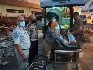 Seorang Korban KA Tabrak Angkot Diserahkan kepada Keluarganya