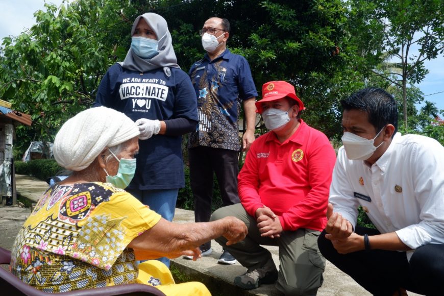 “Terima Kasih Pak, Sudah Bawa Vaksin ke Tempat Kami”