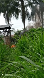 Puluhan Warga Manunggal Sesak Napas, Diduga Akibat Asap Pembakaran Limbah Beracun