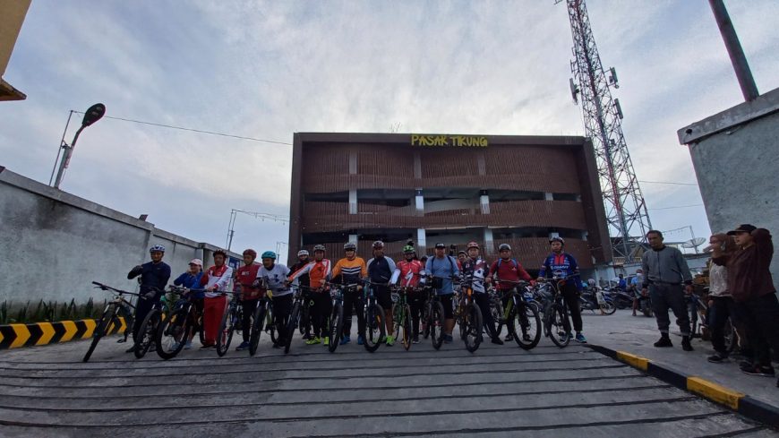 Jaga Kebugaran, Direksi PUD Pasar dan Staf Gelar Gowes, Tempuh Jarak 22 Km 3 IMG 20220109 WA0029