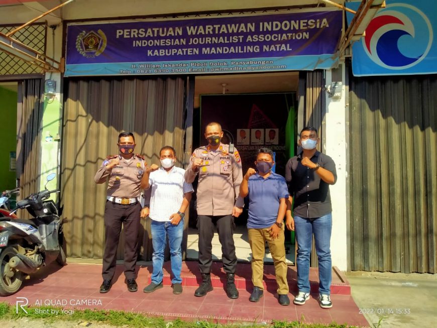 Kapolres Madina Sampaikan Pesan Kamtibmas Saat Sambangi Kantor PWI Mandailing Natal 2 IMG 20220114 WA0141