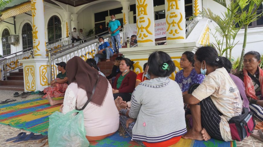 Tuntut Keadilan, Warga Bahorok dan Kutambaru Masih Bertahan di DPRD Langkat 2 1 25