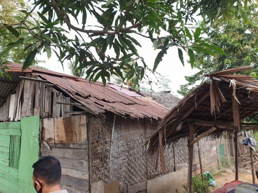 Bakti Bhayangkara Untuk Negeri, Kapolres Lhokseumawe Bersama Ketua Bhayangkari Serahkan Kunci Rumah Layak Huni di Ulee Jalan 6 f