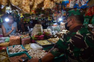 Kasad Blusukan ke Pasar, Cek Harga Minyak Goreng