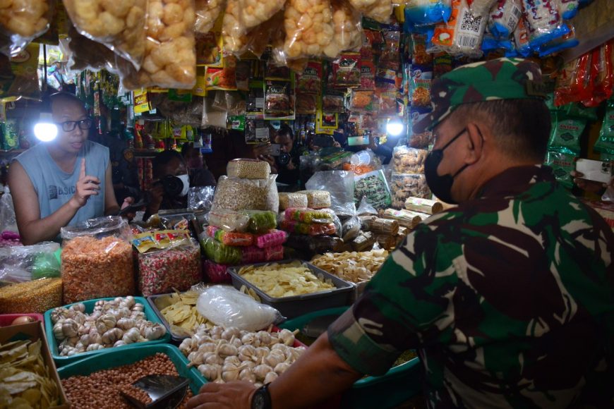 Kasad Blusukan ke Pasar, Cek Harga Minyak Goreng