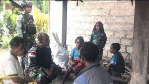 Pupuk Rasa Kekeluargaan, Satgas Yonif 126/KC Kunjungi Keluarga Asuh di Perbatasan