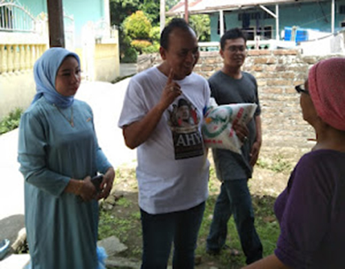 Kader Partai Demokrat Kembali Berbagi kepada Warga Kurang Mampu