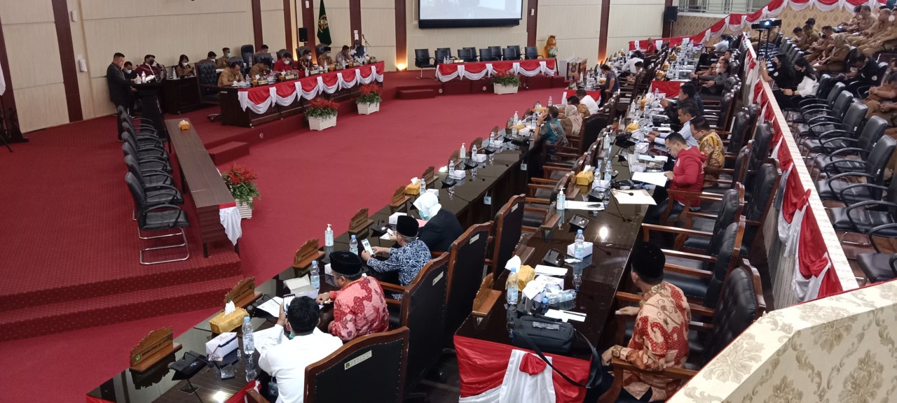 Teks Foto, Suasana Rapat Paripurna di Gedung DPRD Medan