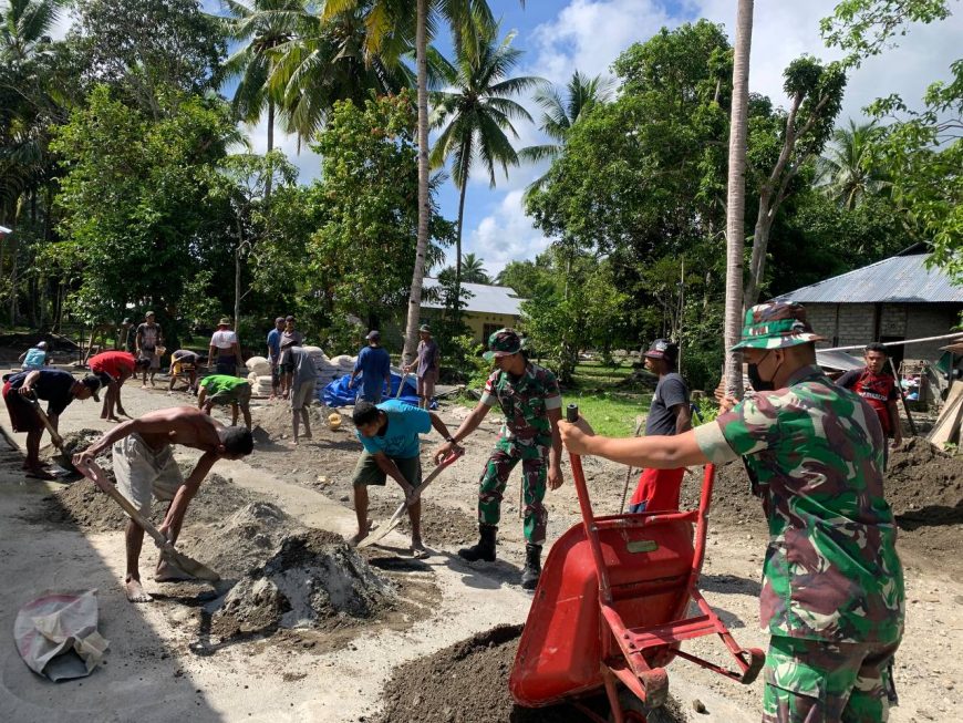 Satgas Batalyon Arhanud 11/Wby Laksanakan Karya Bhakti Bersama Masyarakat