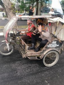 Kapolsek Medan Baru Kawal Unjuk Rasa Naik Betor Milik Pendemo