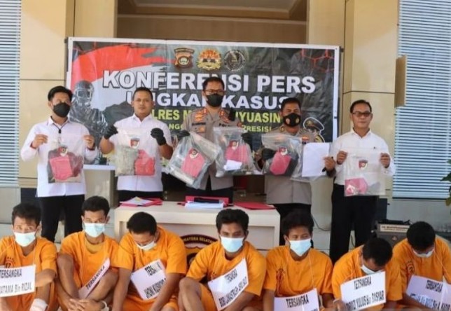 PEMBUNUH BAYARAN