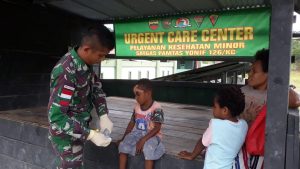 Satgas Pamtas Yonif 126/KC Beri Pengobatan Terbaik Untuk Anak Papua