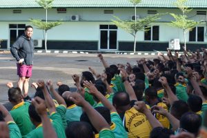 DANREM 023/KS Beri Motivasi Kepada Prajurit Dan PNS Usai Melaksanakan Olahraga