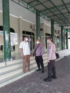 Cegah Penyebaran Covid-19, Sat Binmas Polrestabes Medan Ajak Jemaah dan Pengurus BKM Masjid Al Husna Terapkan Prokes