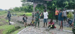 Perkuat Silaturahmi, Satgas Yonif 126/KC Lakukan Komsos Dengan Tokoh Masyarakat di Perbatasan