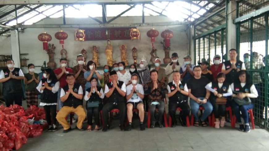 Vihara Candi Budha Bersama Walubi Sumut Laksanakan Baksos Bagikan Paket Sembako Kepada Warga Kurang Mampu