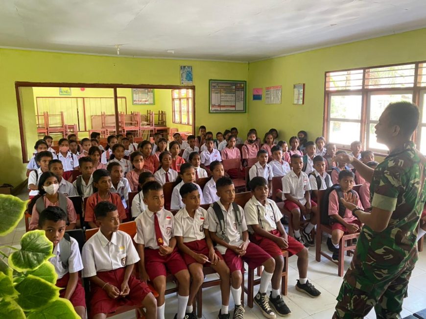 Satgas Kodim Maluku Batalyon Arhanud 11/WBW Pos Ramli Piru Beri Penyuluhan Pembinaan Mental dan Motivasi Kepada Siswa SMP