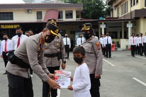 Seorang Warga Dapat Penghargaan dari Kapolrestabes Medan Karena Bantu Polisi Lawan Pelaku Kejahatan