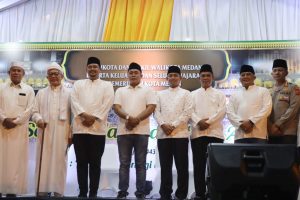 Kapolrestabes Medan Hadiri Acara Perayaan Malam Takbiran Idul Adha 1443 H di Kantor Wali Kota Medan