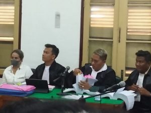 Elviera dan kuasa hukumnya