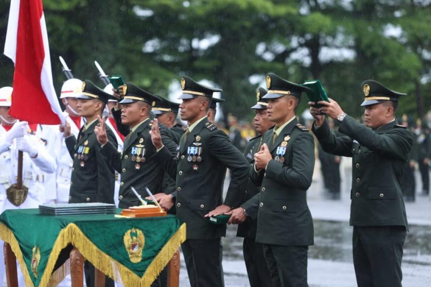 Di Bawah Guyuran Hujan, 593 Perwira Muda Dilantik Kasad