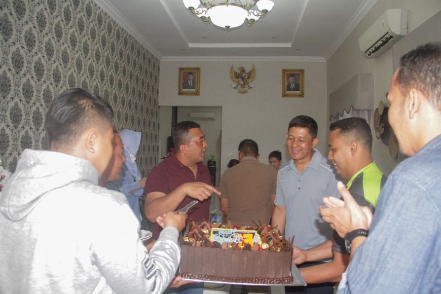Dandim 0201/Medan Beri Kejutan Kepada Kapolrestabes Medan Yang Sedang Berulang Tahun