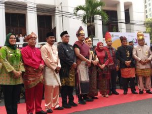 Polrestabes Medan Kawal Gelaran Acara Fashion Karnaval dan Pawai Budaya Meriahkan HUT ke-432 Kota Medan