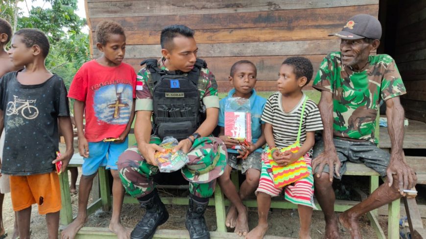 Satgas Yonif 126/KC Berbagi, Bentuk Kepedulian Kepada Masyarakat Binaan di Kampung Kalipapar 1 Distrik Waris