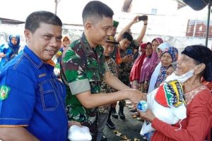 Kolaborasi Kodam I/BB Dengan Karang Taruna Belawan Bagikan Paket Sembako