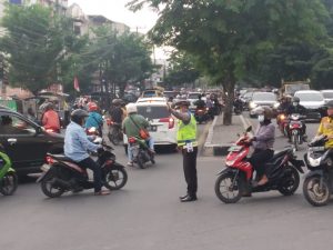 Polrestabes Medan Laksanakan Pengaturan Lalu Lintas