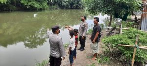 Sat Binmas Polrestabes Medan Kunjungi Warga di Bantaran Sungai Sunggal Kanan