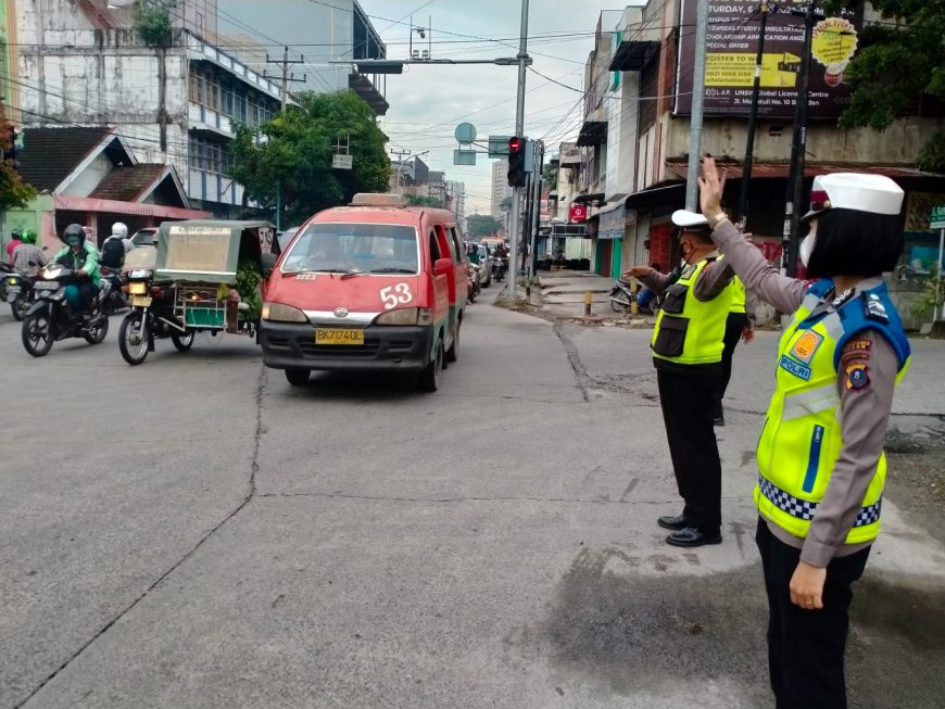 Polrestabes Medan Jaga dan Atur Lalin di Sejumlah Titik