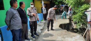 Sat Binmas Polrestabes Medan Imbau Warga Seputaran Sungai Sekata Tidak Buang Sampah Sembarang