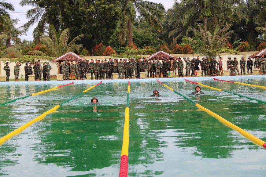 Yonif Raider 100/PS Adakan Lomba Renang Militer