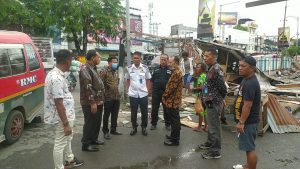 Pedagang Di Terminal Aksara Sukarela Kosongkan Lapak