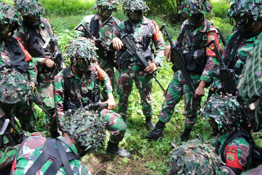 Asops Kasdam I/BB melaksanakan Aswaslat Lattis Kompi Yonif Raider 100/PS