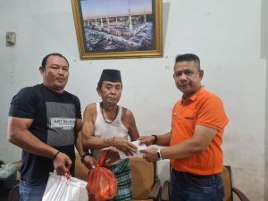 Ketua Pewarta Berikan Sembako dan Santunan pada Wartawan Senior Ismugiman