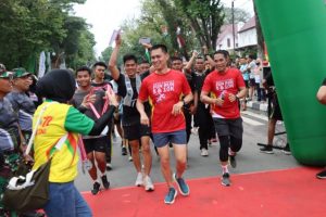 Peringati HUT TNI Ke-77, Wakapolda Sumut dan Kabag Ops Polrestabes Medan Turut Ramaikan Run Fun 10 K di Lapangan Banteng